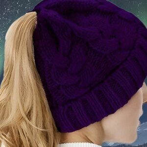Ponytail cable knit hat, messy bun winter hat (NEW)